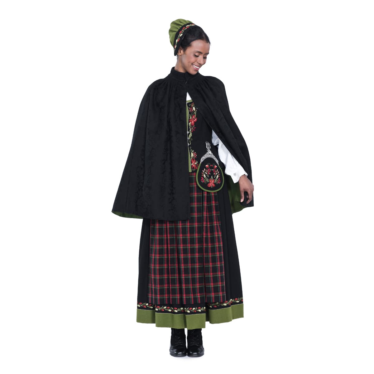 MarieAaen_svart_bunad_dame_cape.jpg