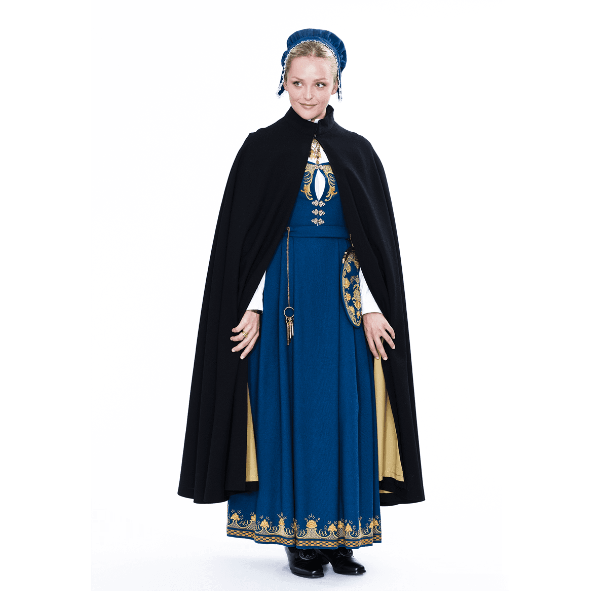 RomerikeL40_bla_svart_cape_front.png